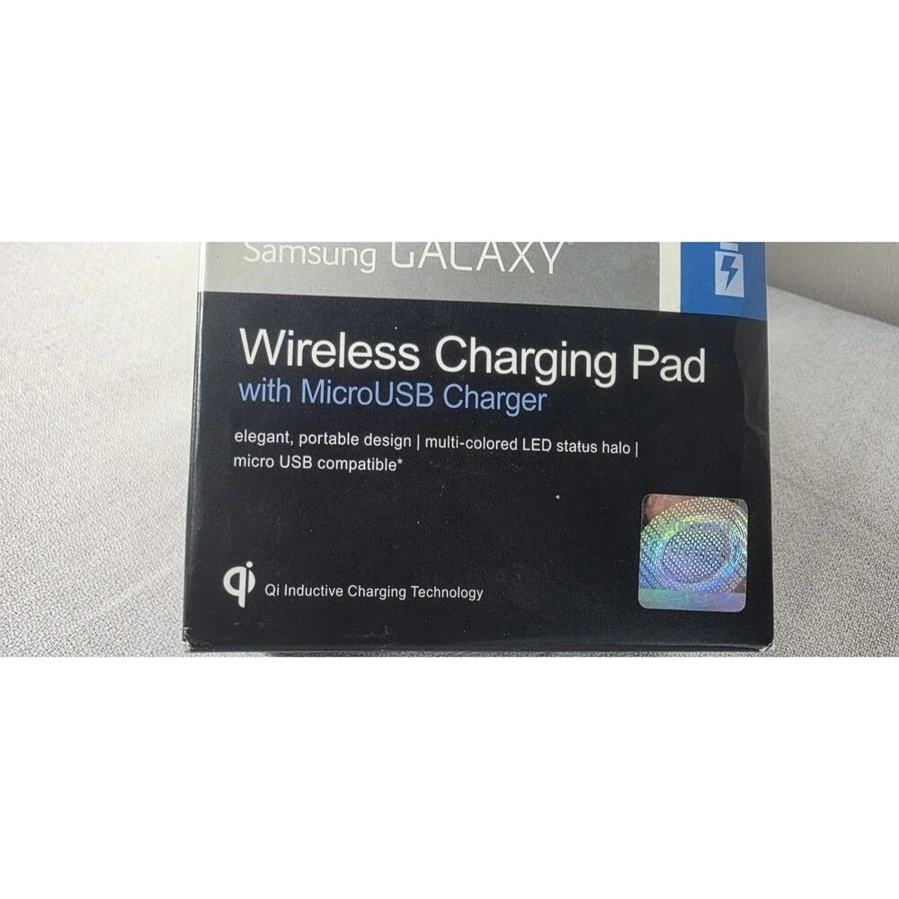 Samsung Galaxy Wireless Charging Pad in Box.   Color Black.   Pre-Owned.